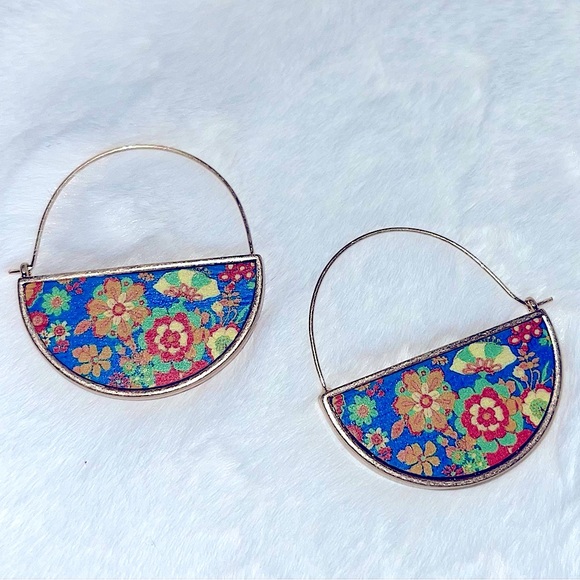 FLOWER POWER EARRINGS - Picture 5 of 9